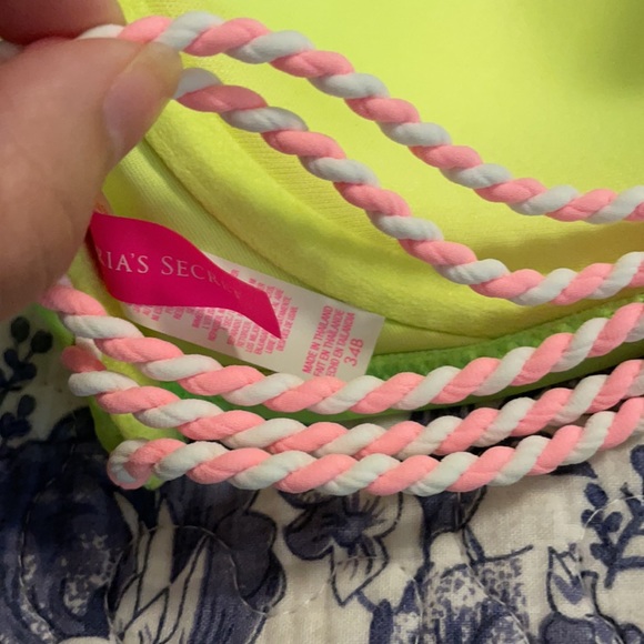 34B VS Neon Green Bikini 👙 - Picture 6 of 8